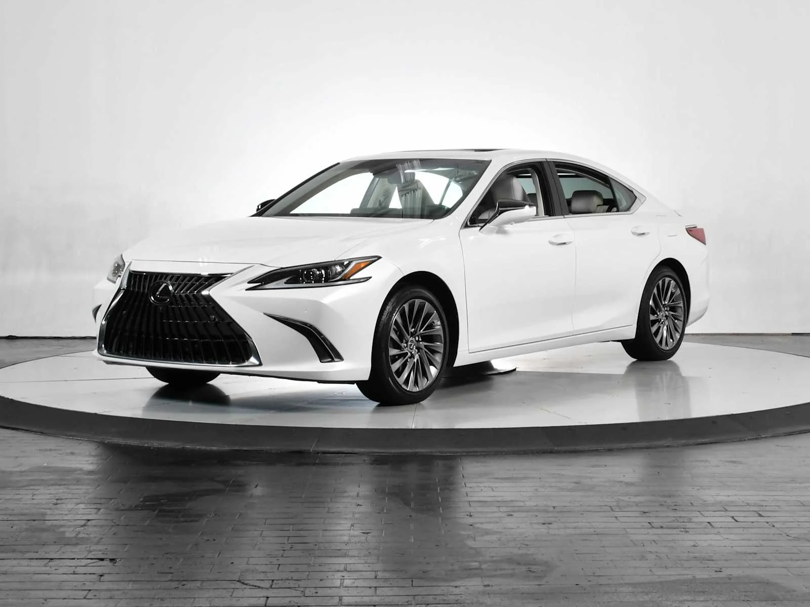 2025 Lexus ES 300h 300h Luxury's photo