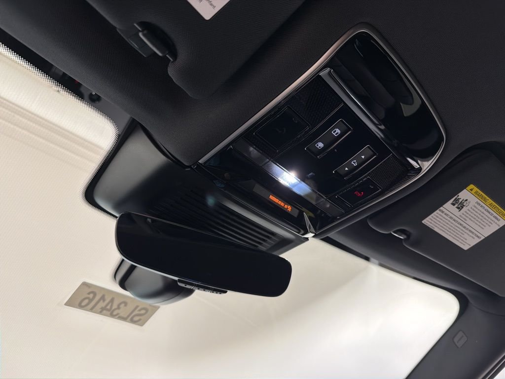 New 2026 Ostuni Pearl White Land Rover SE image 18
