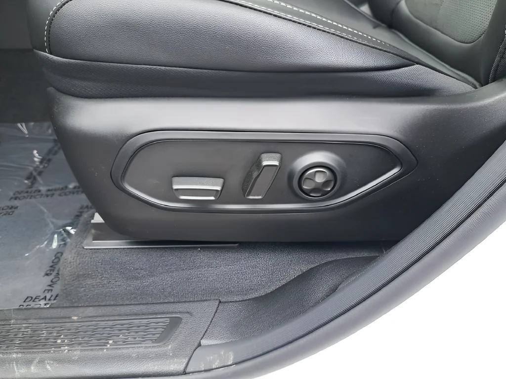 New 2026 White Jeep Altitude image 33