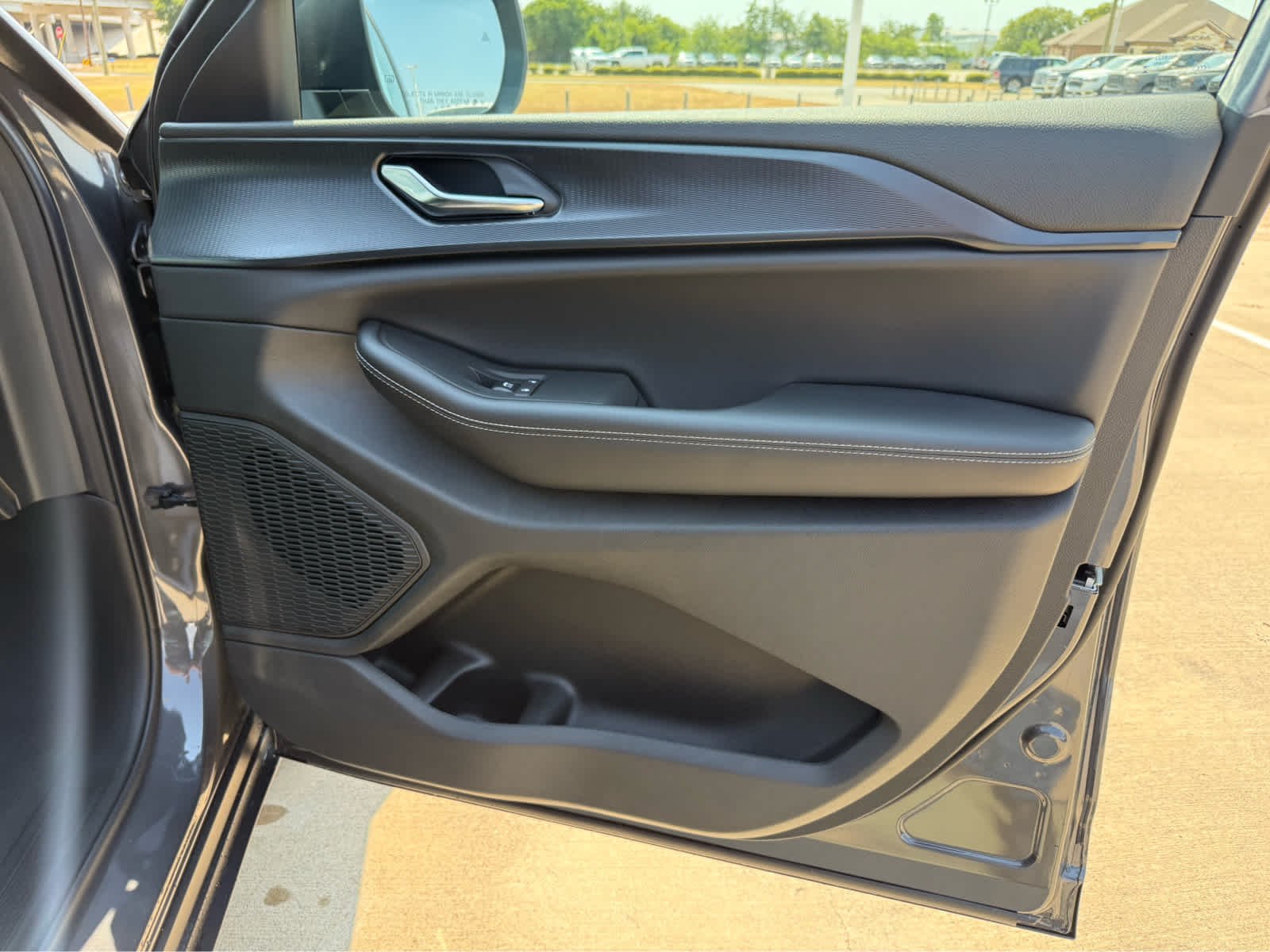 New 2026 Baltic Gray Metallic Clear-Coat Exterior Paint Jeep Laredo image 17