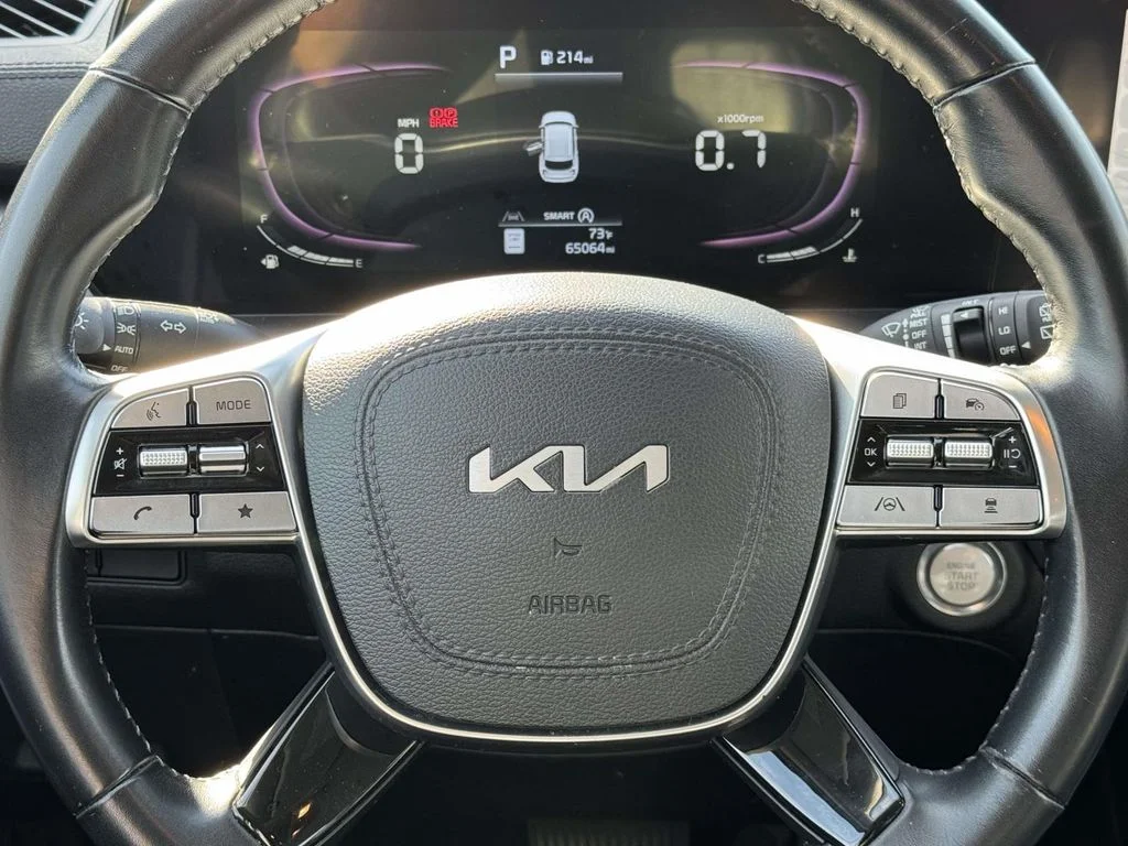 Used 2023 Black Kia S image 17