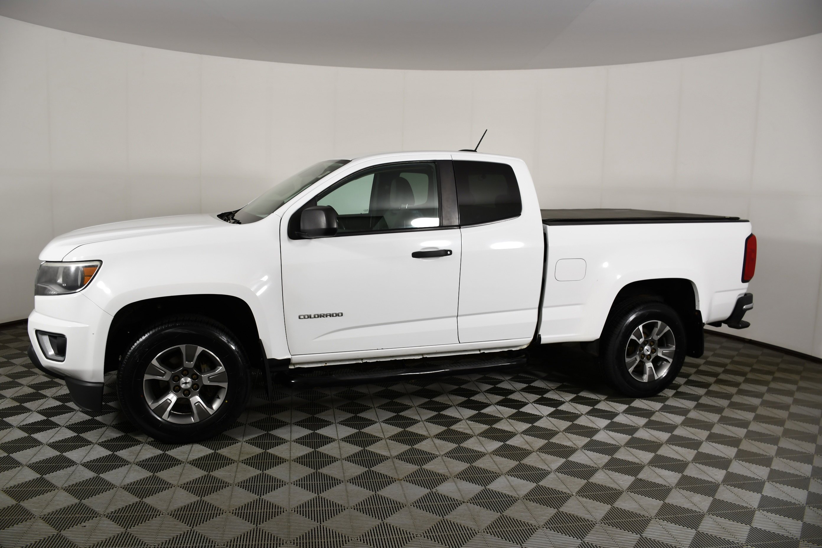 Used 2015 Summit White Chevrolet 2WD WT image 9