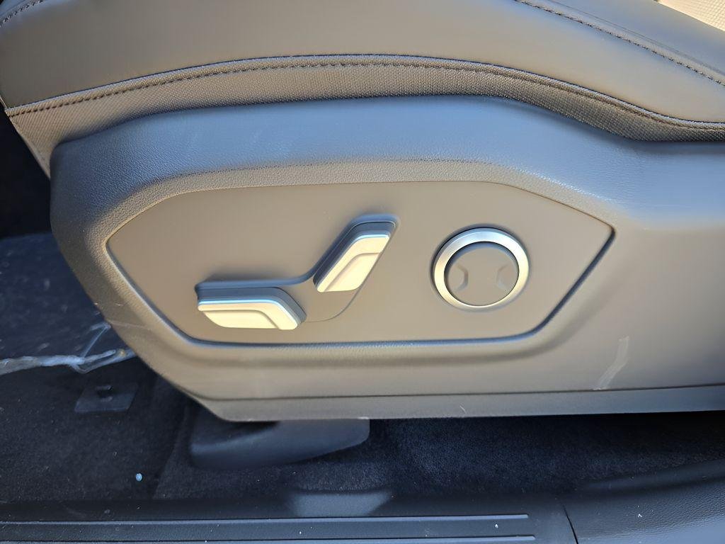 New 2026 Serenity White Pearl Hyundai Calligraphy image 17