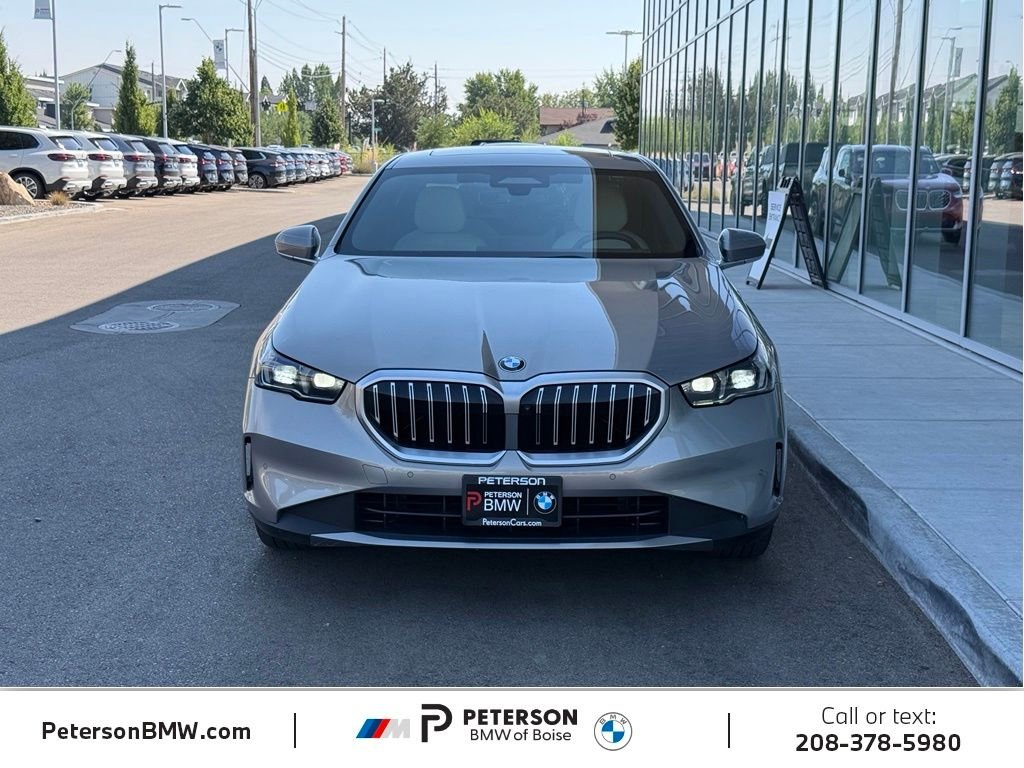 Used 2024 Oxide Grey Met BMW 530i image 8