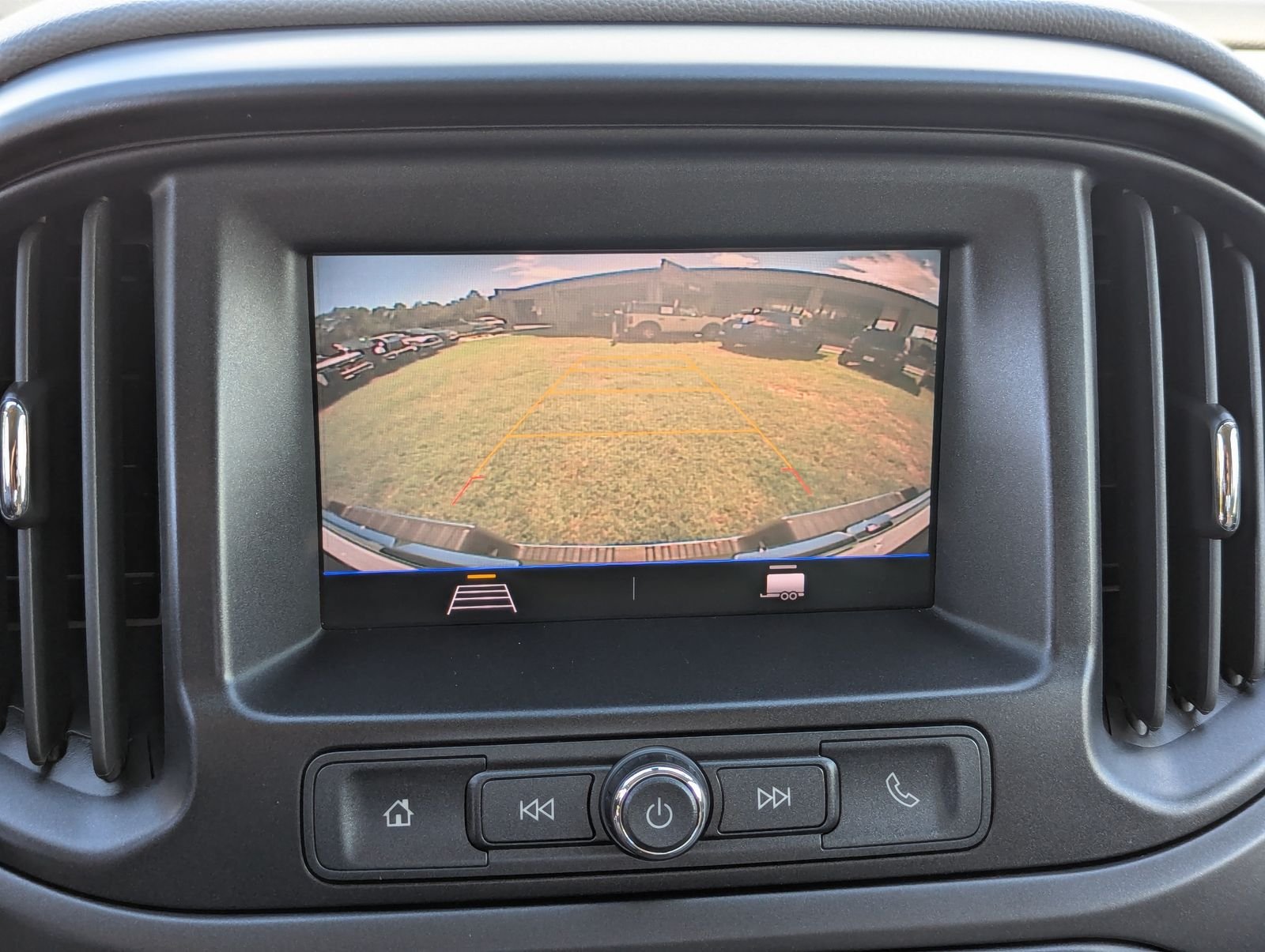 Used 2020 Summit White GMC Base image 28