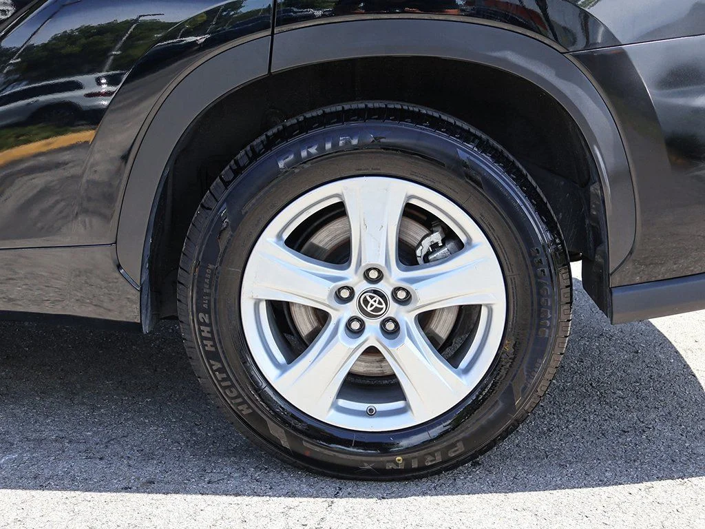 2024 Toyota Highlander LE - Photo 19