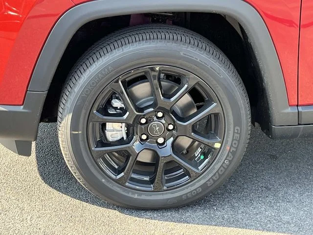 New 2026 Red Hot Pearl-Coat Exterior Paint Jeep Latitude image 11