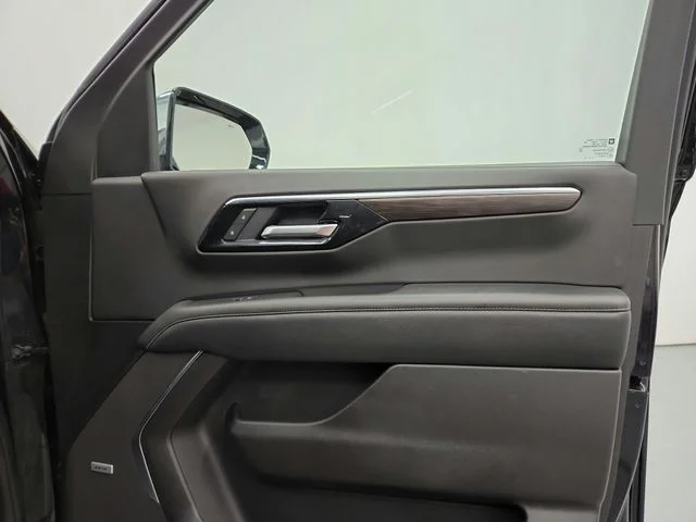 Used 2025 Black Chevrolet Premier image 40