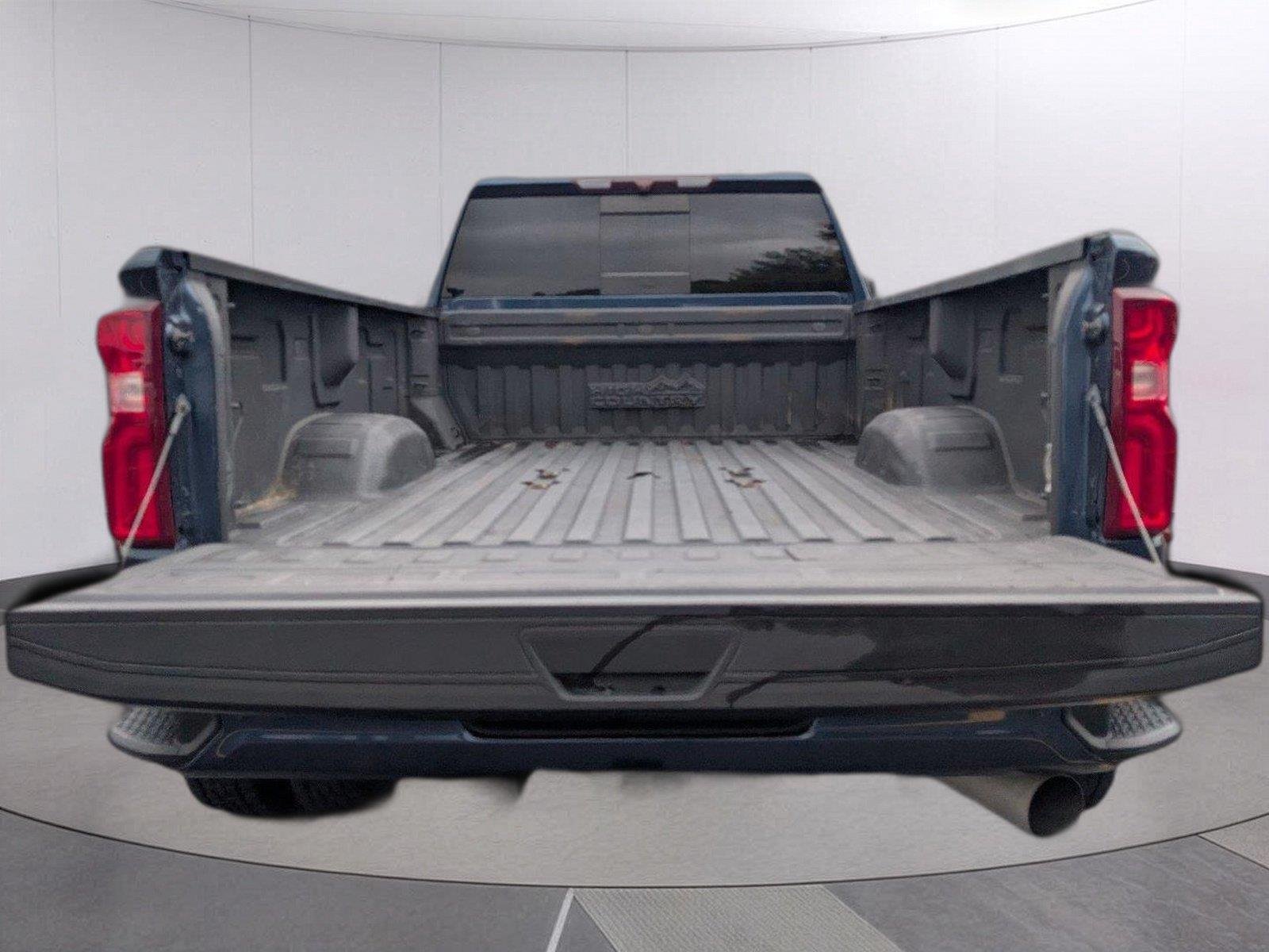 Used 2022 NORTHSKY BLUE METALLIC Chevrolet High Country image 5
