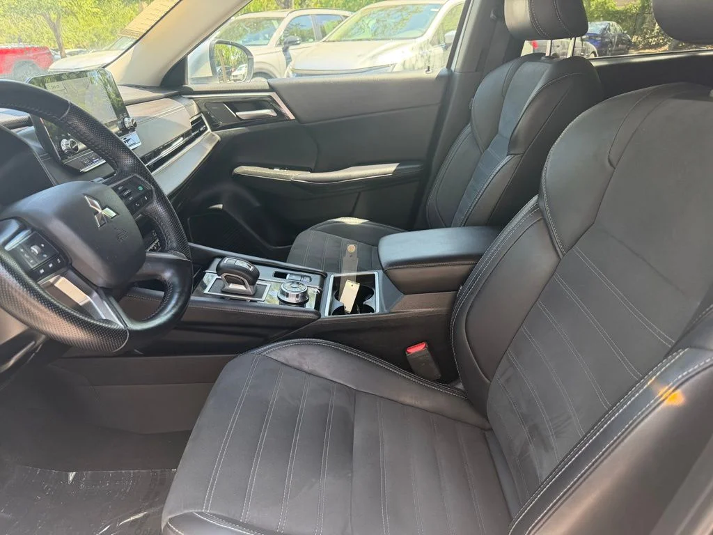 Used 2024  Mitsubishi SE Black Edition image 20
