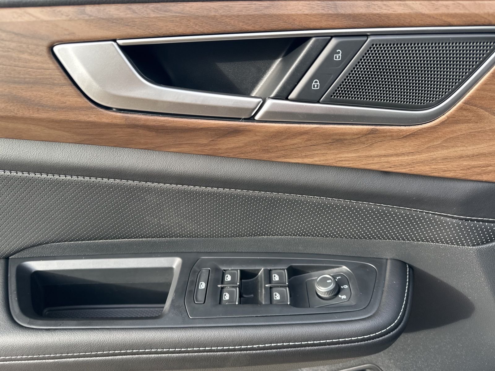 2026 Volkswagen Atlas SE w/Tech - Photo 10