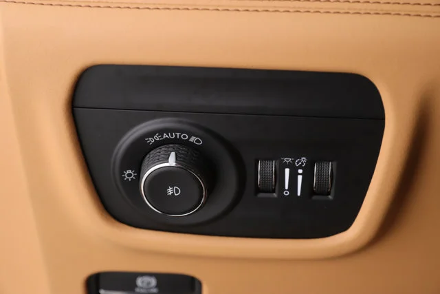 Used 2025 White/off-white Jeep Summit Reserve image 22