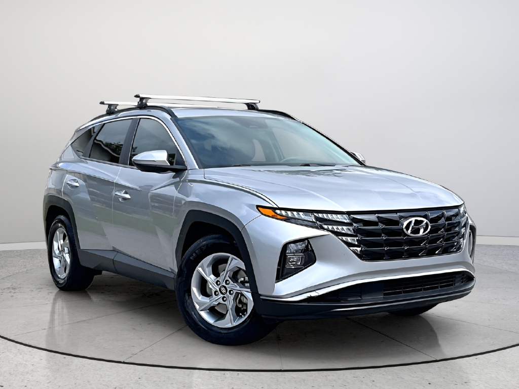 Used 2022 Silver Hyundai SEL image 3