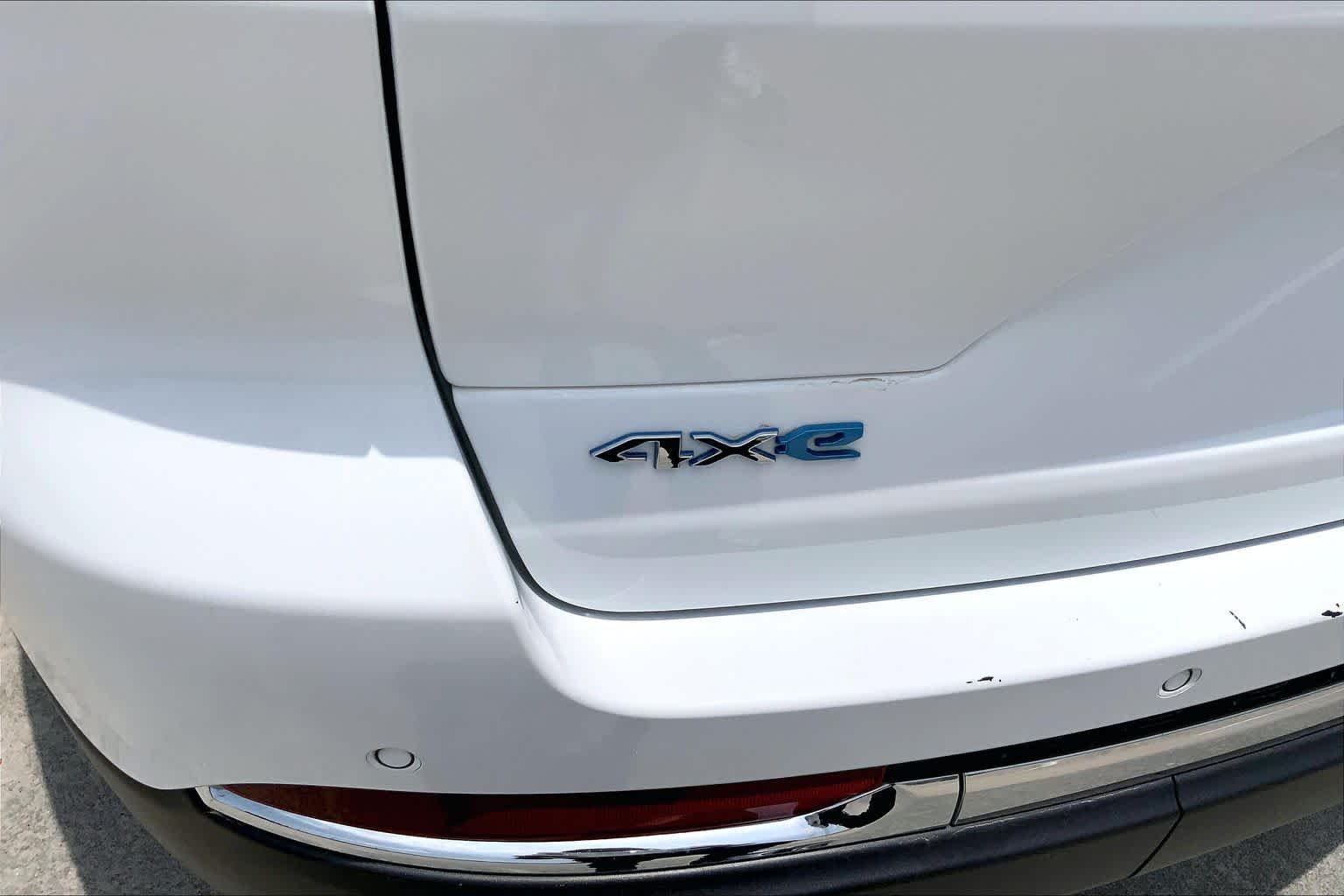 Used 2024 Bright White Clearcoat Jeep  image 10