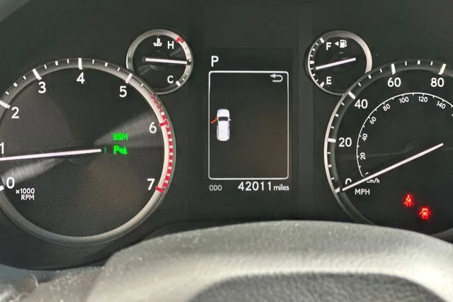 Used 2022  Lexus 460 image 32