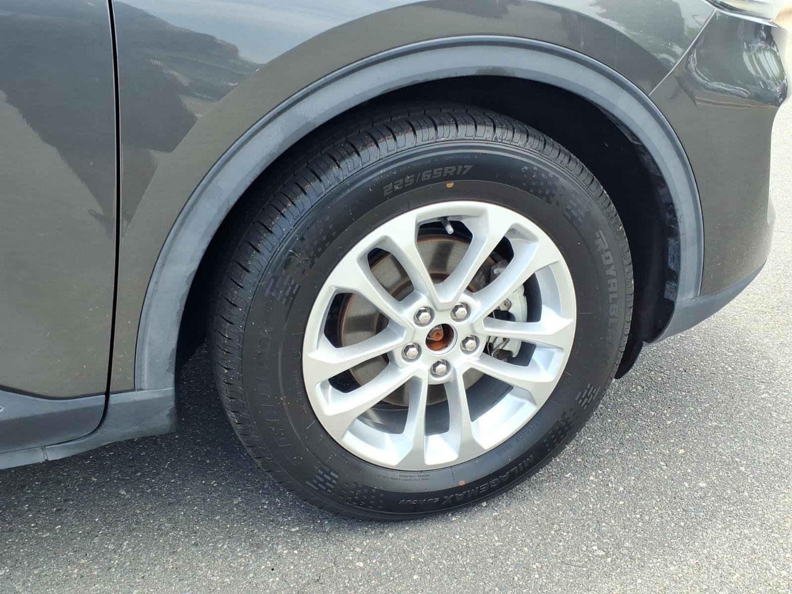 Used 2020 Magnetic Ford SE image 11