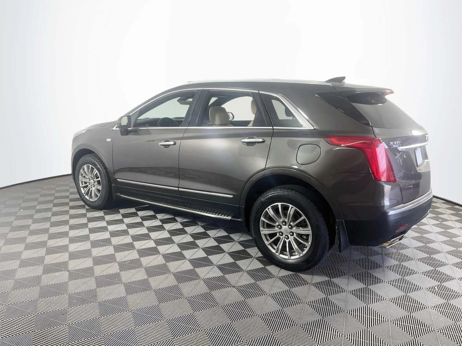 Used 2019 Dark Mocha Metallic Cadillac Luxury FWD image 6