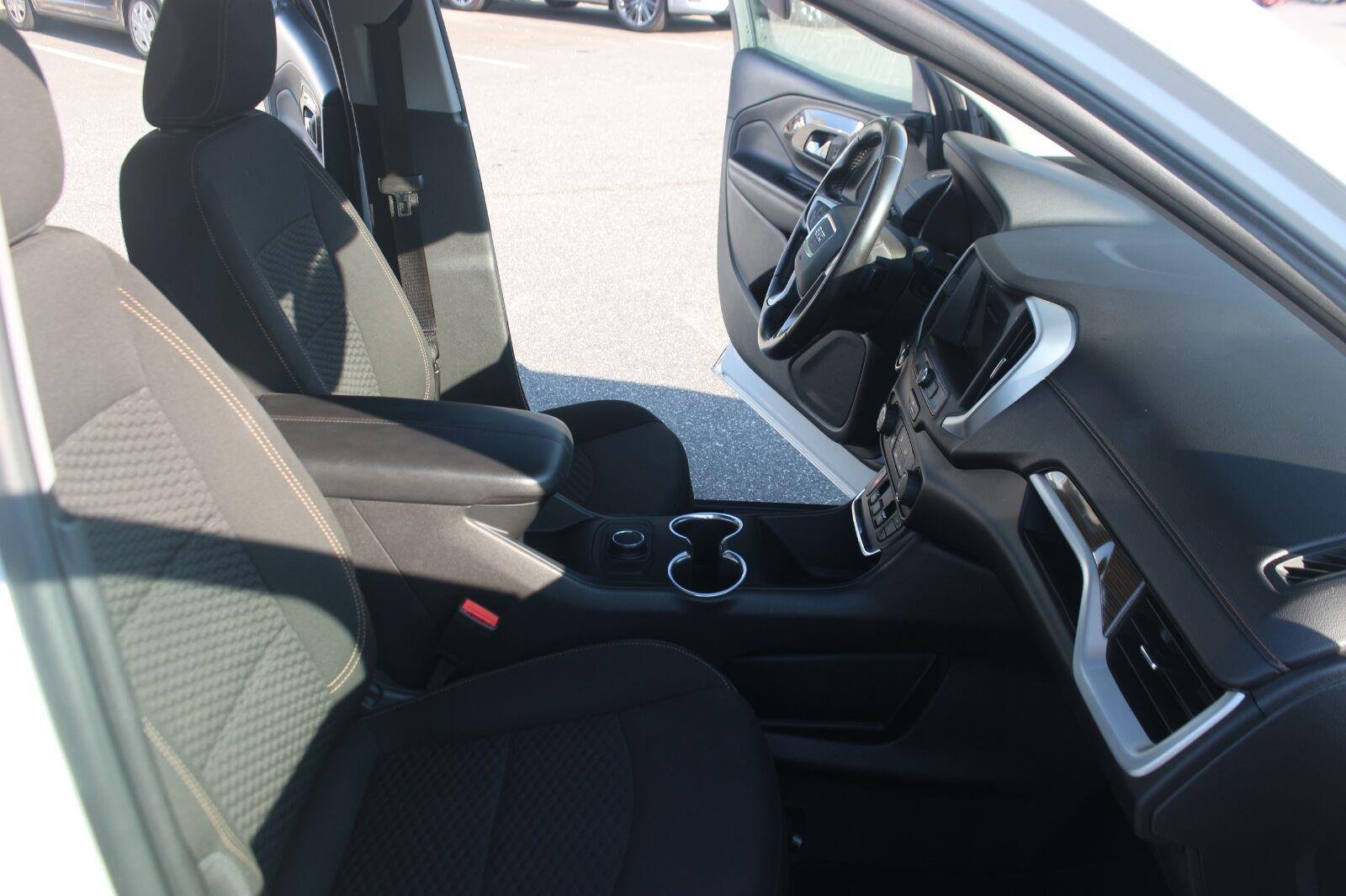 Used 2020 SUMMIT WHITE GMC SLE image 32