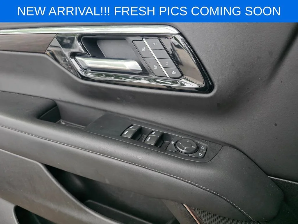 Used 2025 Summit White Chevrolet LT image 9
