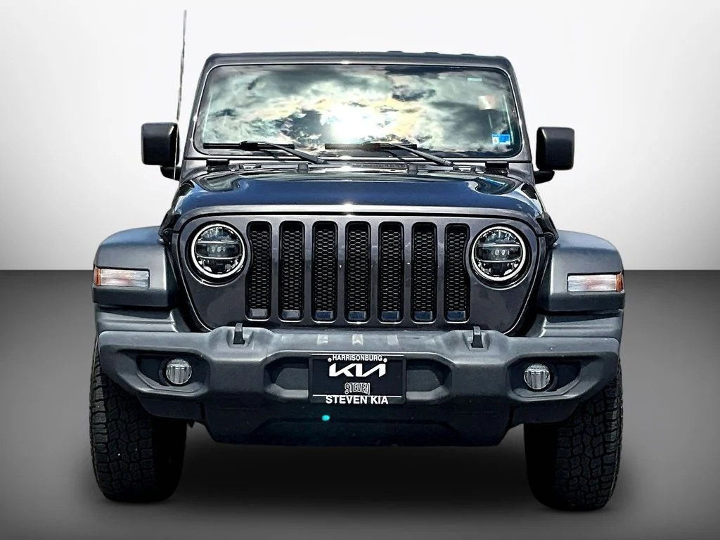 Used 2020 Gray Jeep Unlimited Sport Altitude image 2