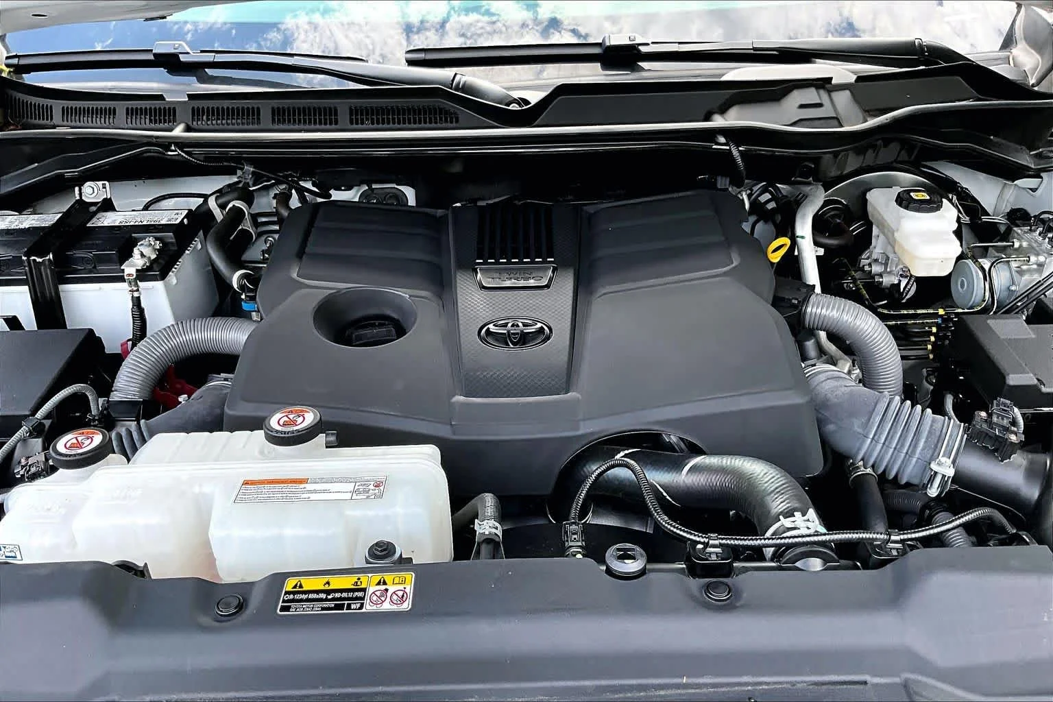 Used 2025 Ice Cap Toyota SR5 image 31