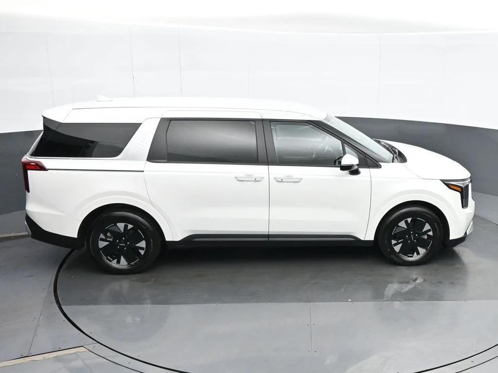 Used 2026 White Kia LXS image 24