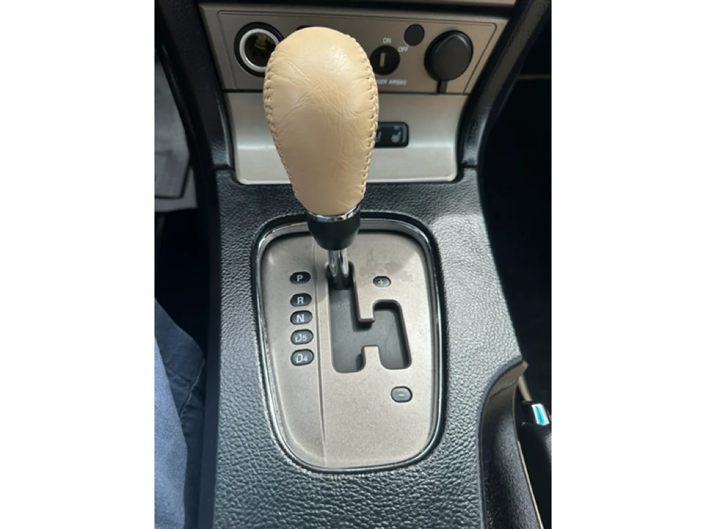 Used 2004 Silver Top Ford Deluxe image 24