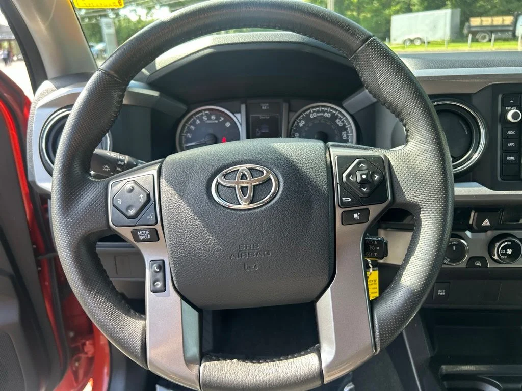 Used 2016 Red Toyota SR5 image 14