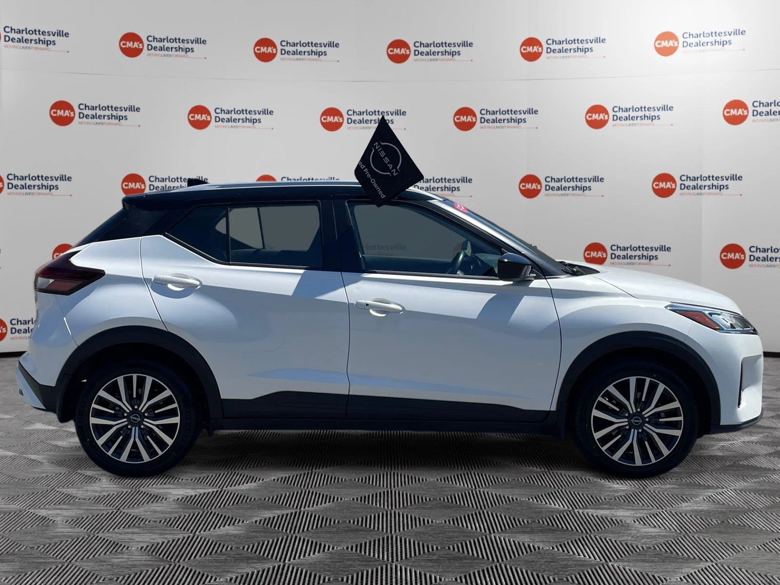 Used 2023 Aspen White Tricoat/Super Black Nissan SV image 6