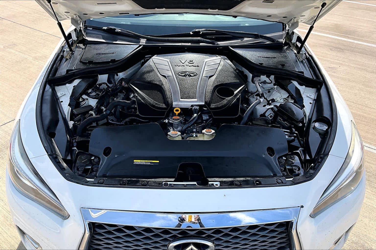 Used 2018 Pure White INFINITI 3.0t LUXE image 32