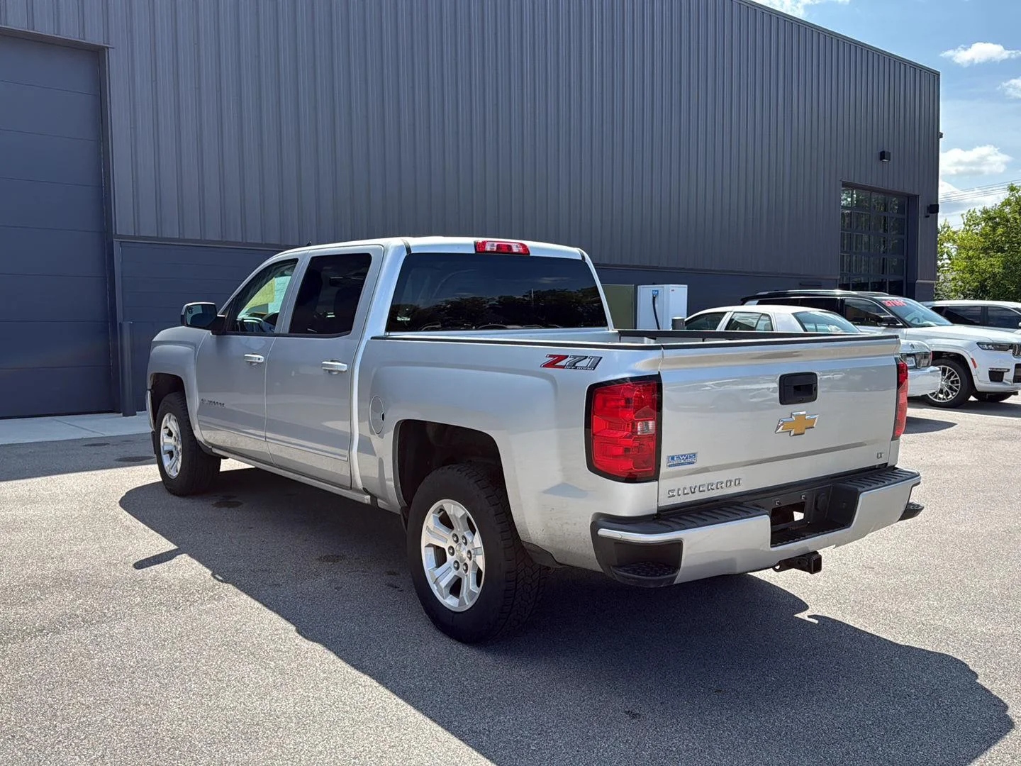 Used 2018 Silver Ice Metallic Chevrolet LT image 5