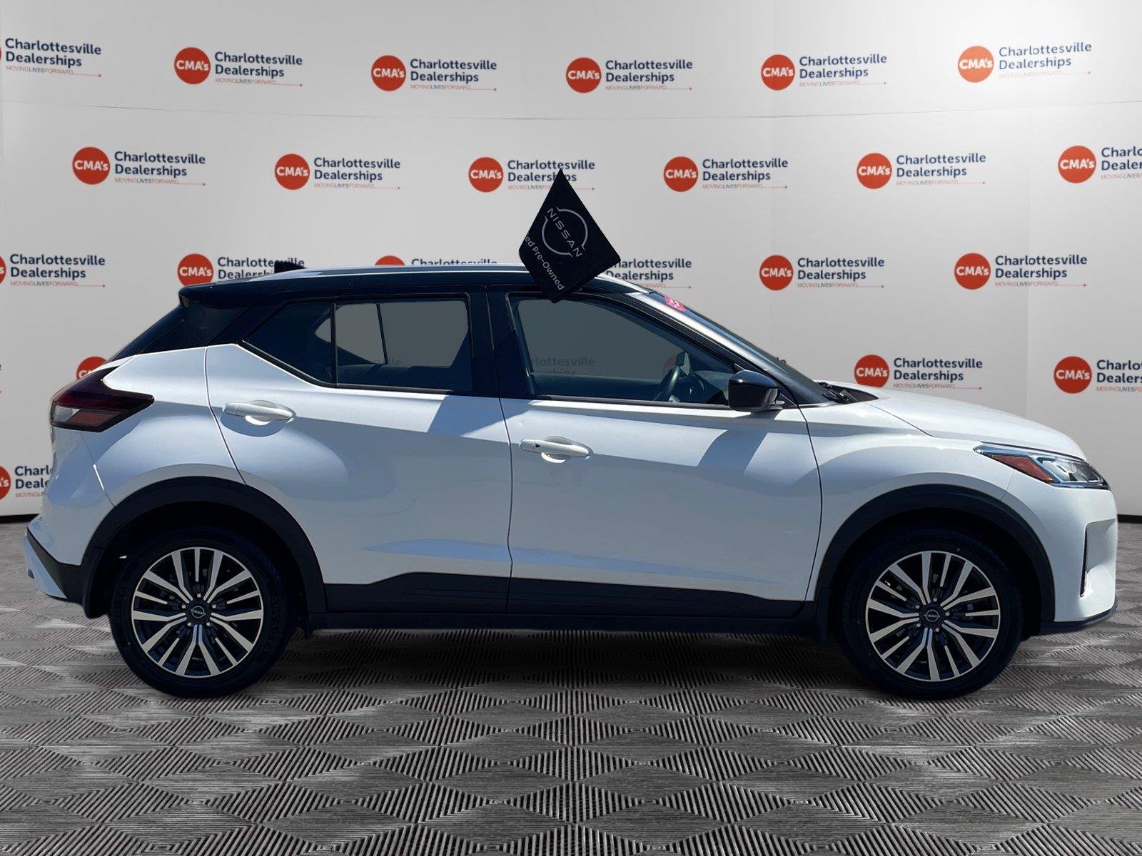 Used 2023 Aspen White Tricoat/Super Black Nissan SV image 6