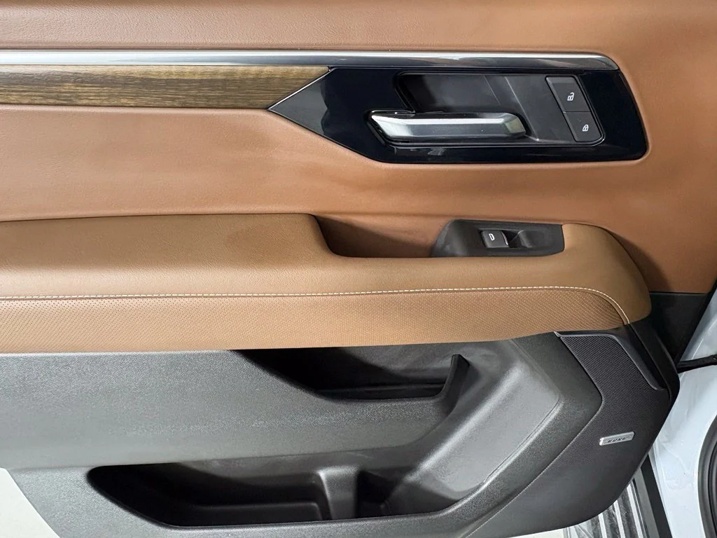 2027 Chevrolet Suburban High Country - Photo 40