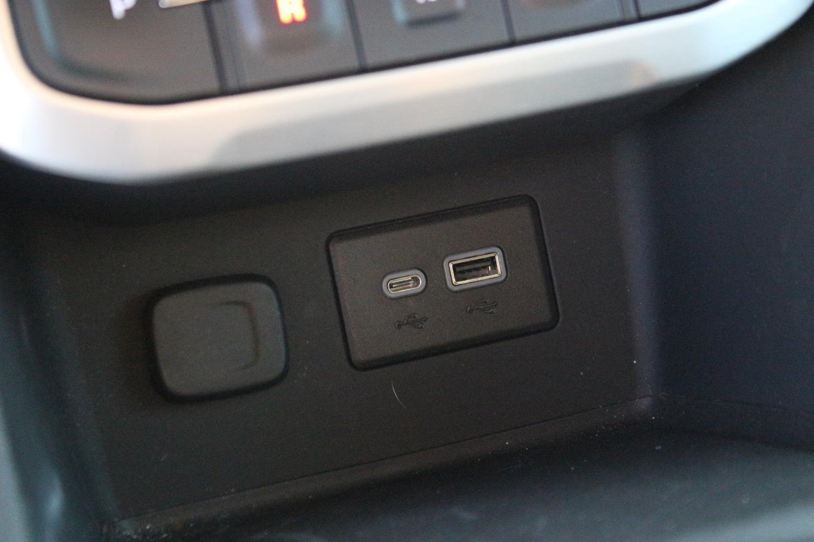 Used 2021 Summit White GMC SLE image 29