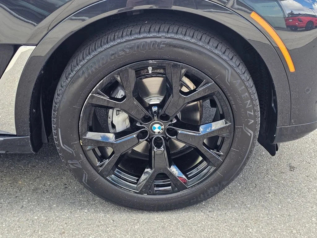 Used 2022  BMW xDrive40i image 9