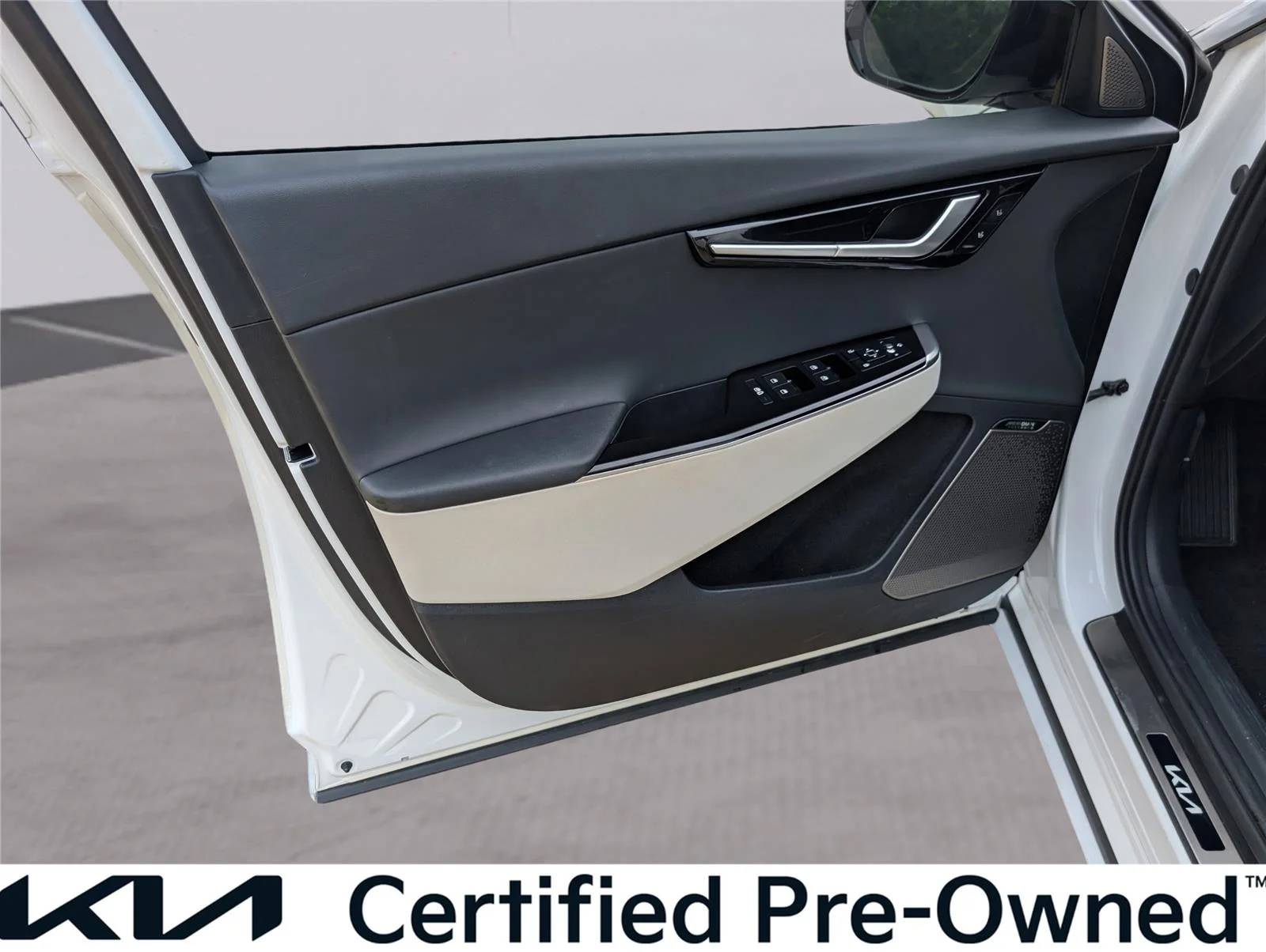 Used 2022 Snow White Pearl Kia GT-Line image 10