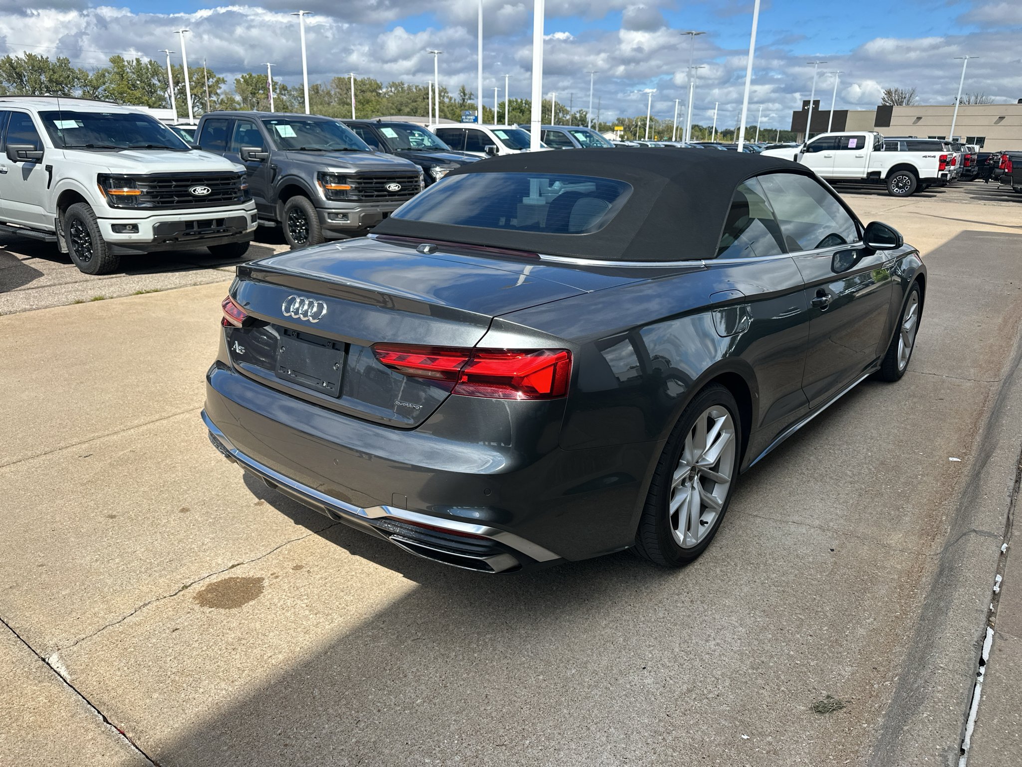 Used 2023 Daytona Gray Pearl Effect/Black Roof Audi S line Premium Plus image 9