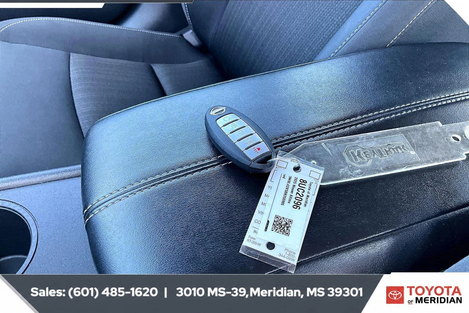 Used 2025 Garnet Pearl Metallic Nissan SV image 9