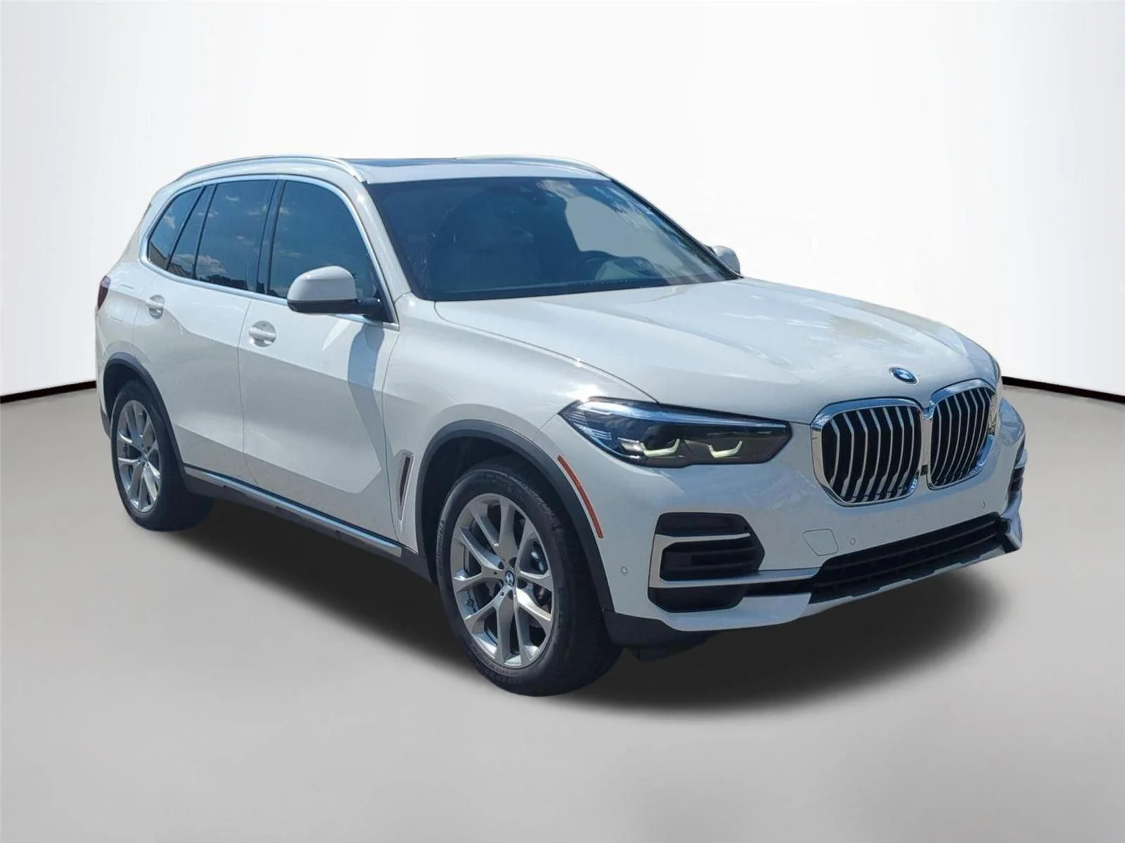 Used 2022 Alpine White BMW sDrive40i image 7