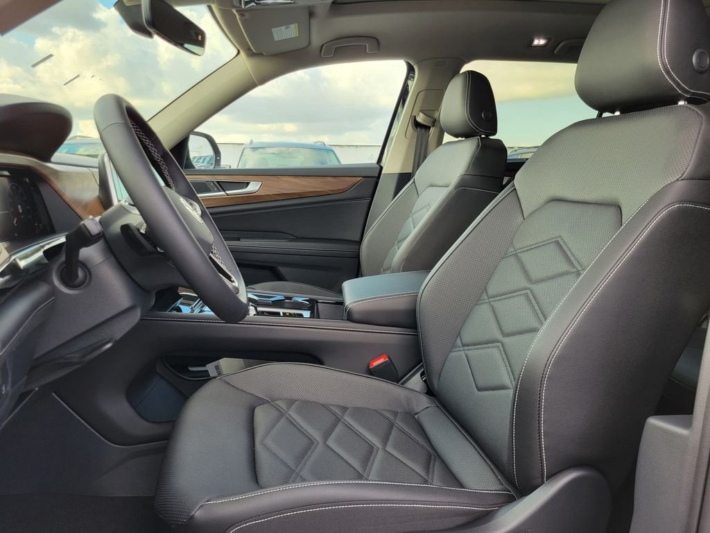 New 2026 Black Volkswagen 2.0T SE w/Technology image 12