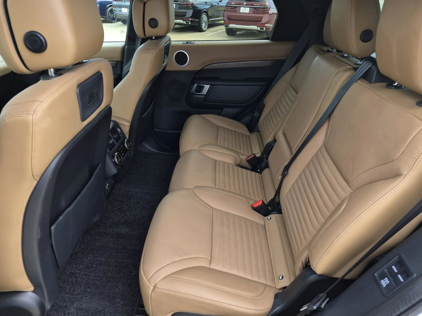 Used 2024 Fuji White Land Rover Metropolitan Edition image 17