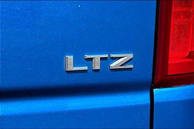 Used 2022 Blue Chevrolet LTZ image 25