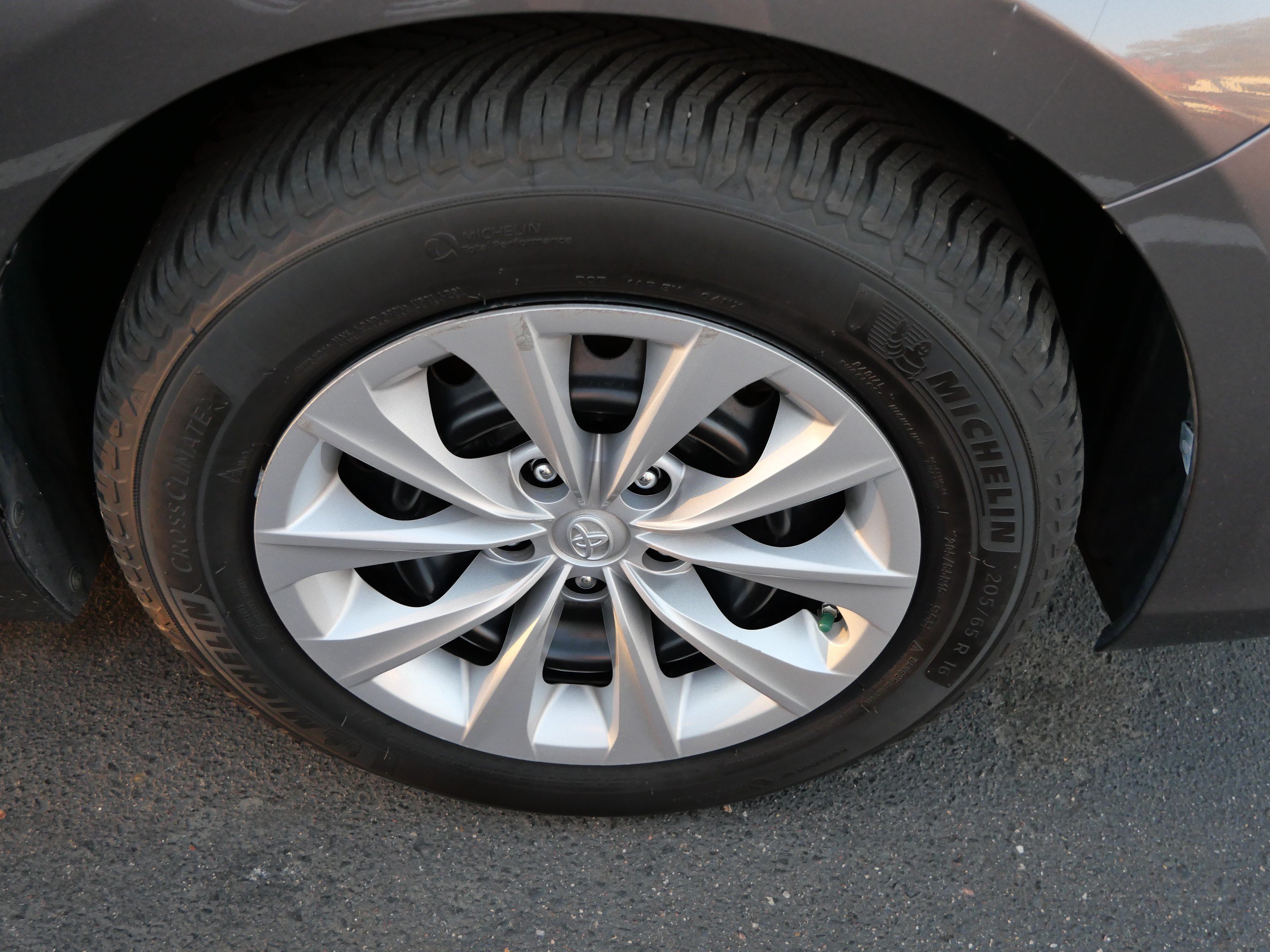 Used 2015 Predawn Gray Mica Toyota LE image 3