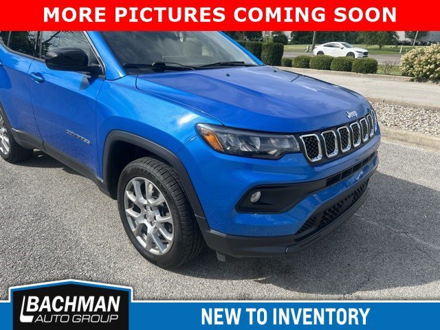 Used 2023 Laser Blue Pearlcoat Jeep Latitude Lux image 4