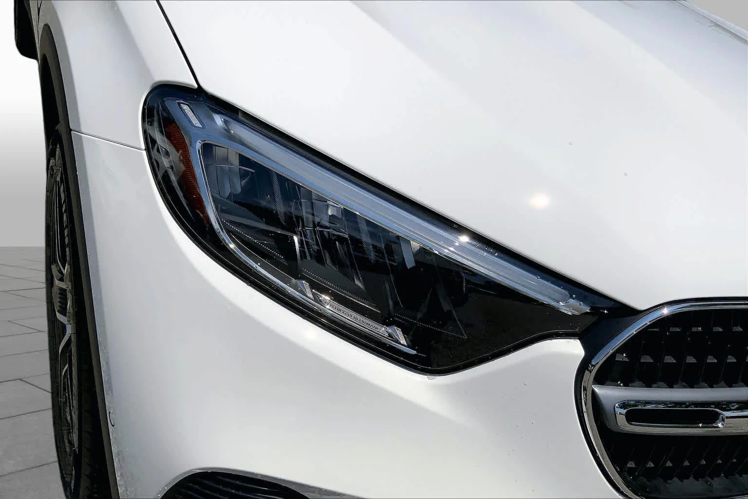 New 2026 Polar White Mercedes-Benz GLC 300 image 17