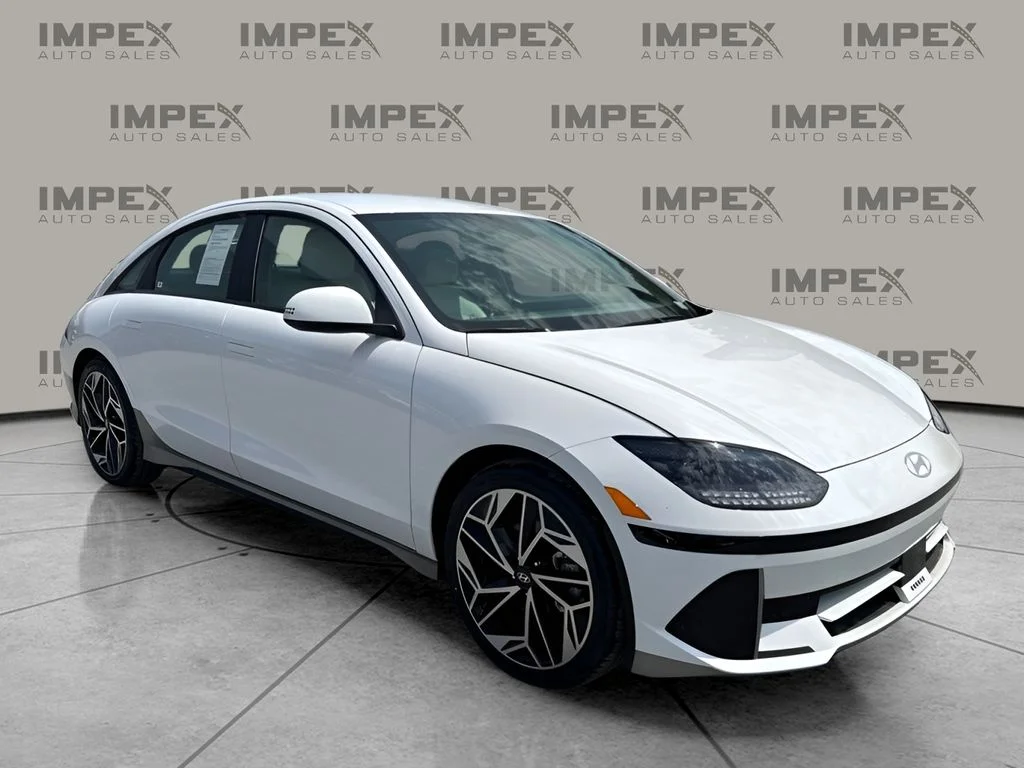 Used 2025 White Hyundai SEL image 7