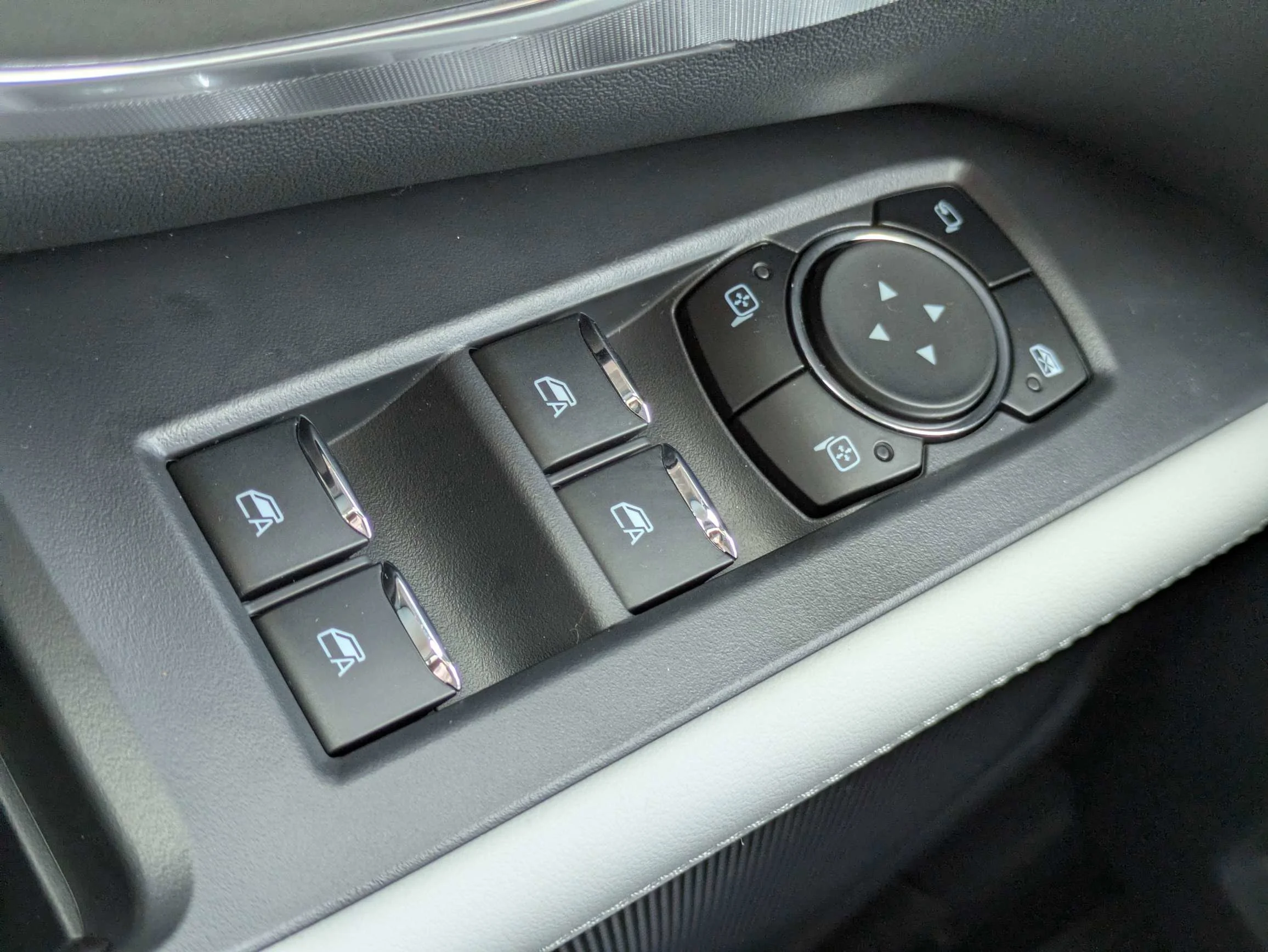 New 2026 Star White Metallic Tri-Coat Ford Platinum® image 27