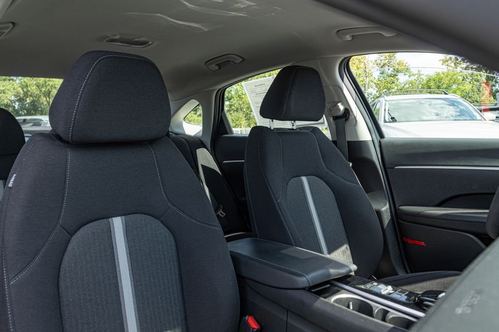Certified Used 2023 Black Hyundai SE image 34