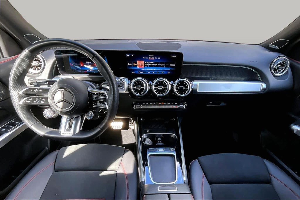 Used 2025 White Mercedes-Benz GLB 35 AMG® image 16