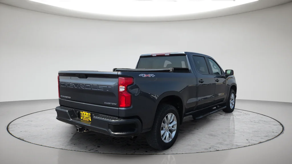 Used 2021 Gray Chevrolet Custom image 8